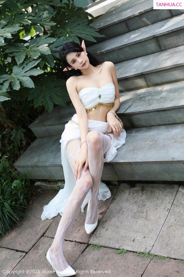 草莓  [XiuRen]高清写真图 2023.11.02 No.7598 草莓mm 美腿户外第26张图片